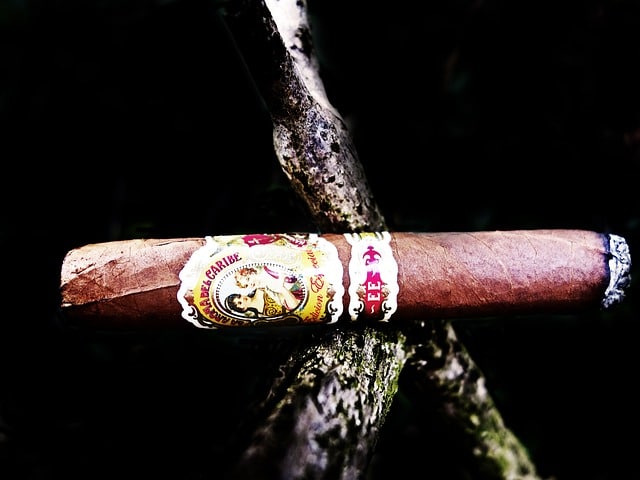 Cigar bands: leave them on or take them off?